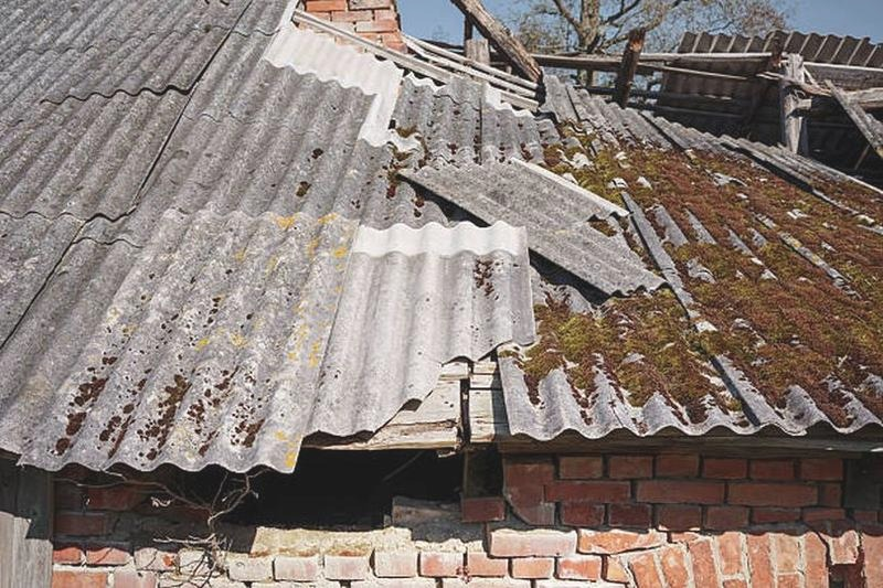 Eternit na dachu: kiedy go usunąć, ile kosztuje wymiana i czym zastąpić?