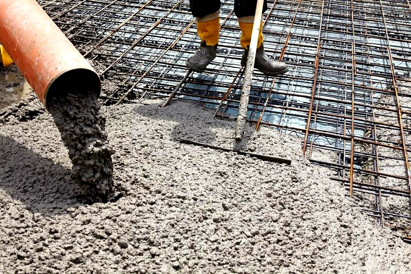 Jaki beton na fundament? C20/25 czy C25/30 — co wybrać?