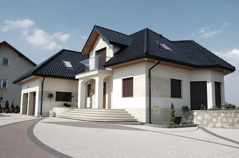 Struktura elewacyjna: trwały materiał i błędy, których unikniesz