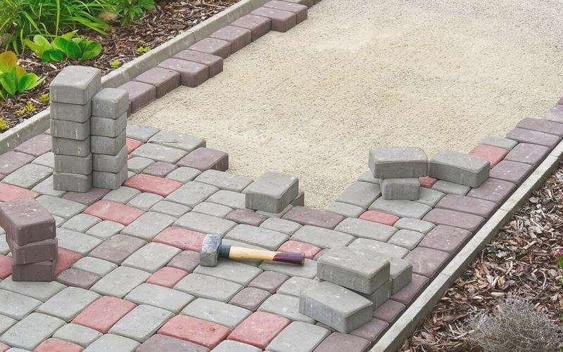 Suchy beton pod krawężniki – trwały montaż krok po kroku